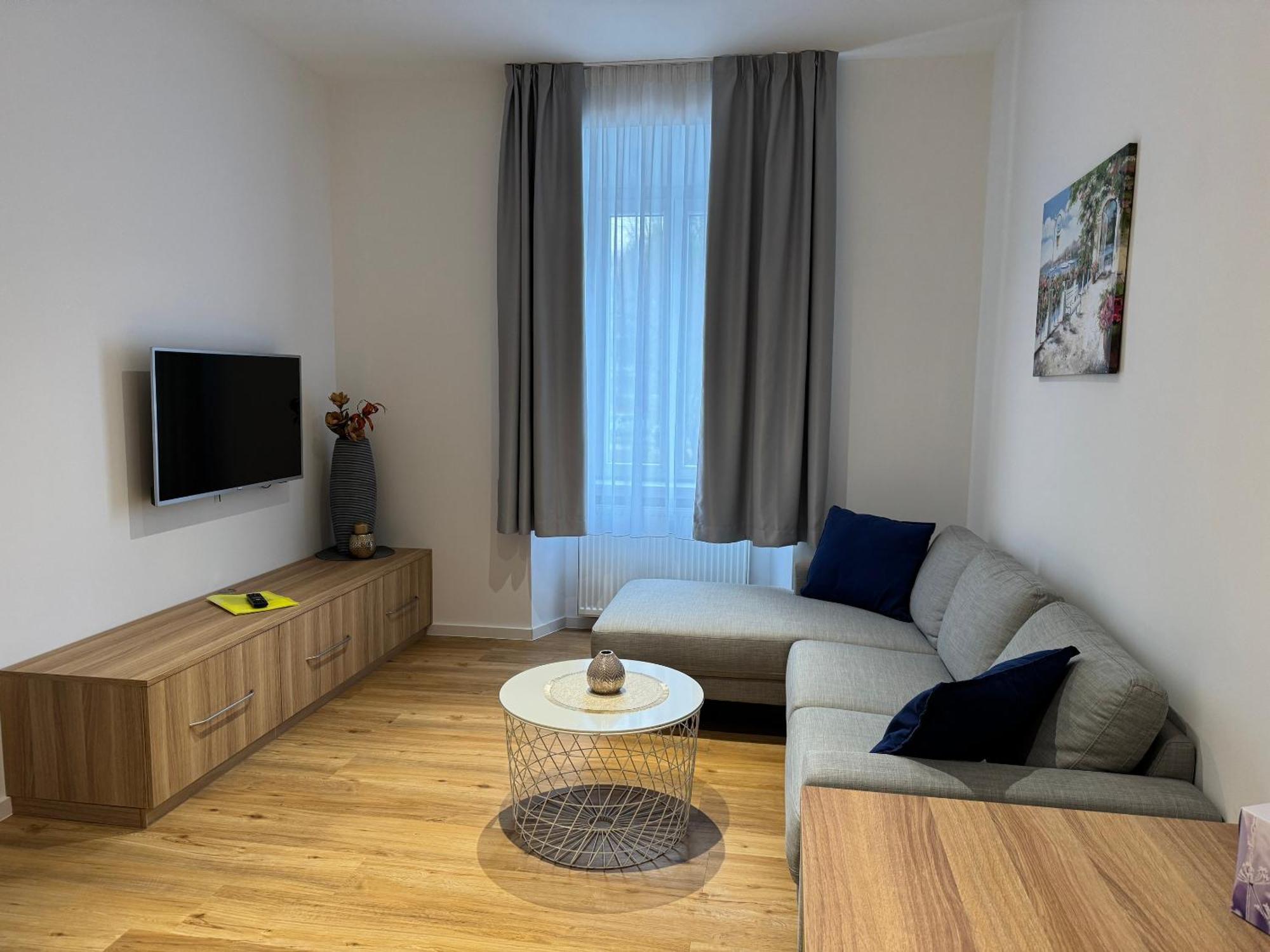 Apartments Tivoli Любляна Екстер'єр фото