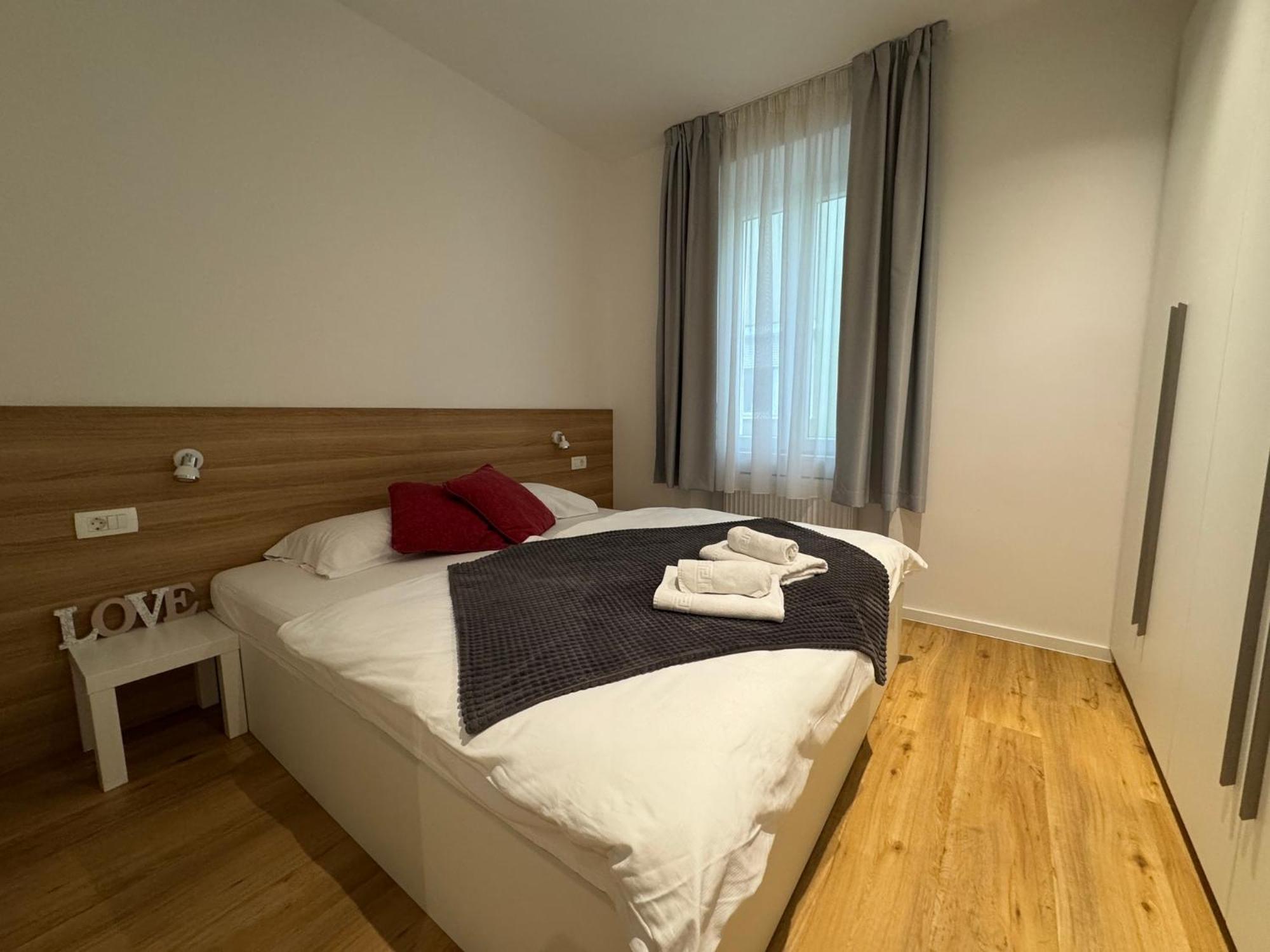 Apartments Tivoli Любляна Екстер'єр фото