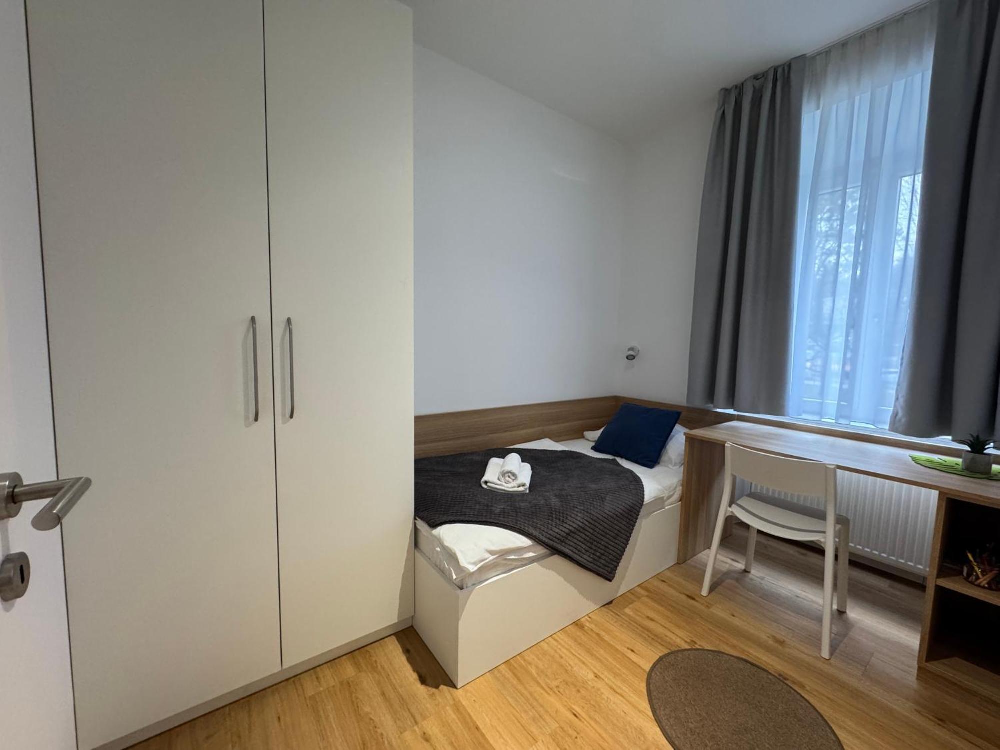 Apartments Tivoli Любляна Номер фото